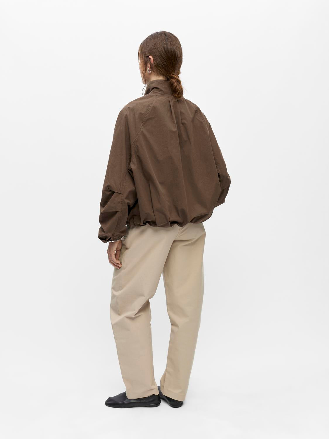 model_shot-back